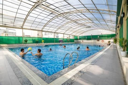 Covered Resort Swimming Pool and Guest Leisure Amenities at Divine Greenland